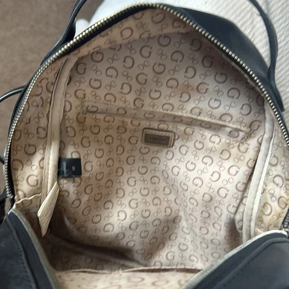 Guess backpack - Picture 3 of 3